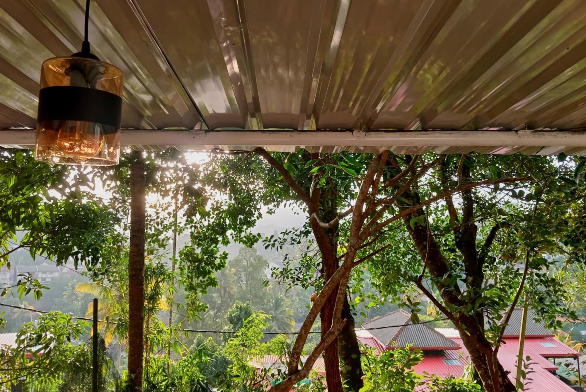 Fly Infinity - Home Stay Kandy Bagian luar foto
