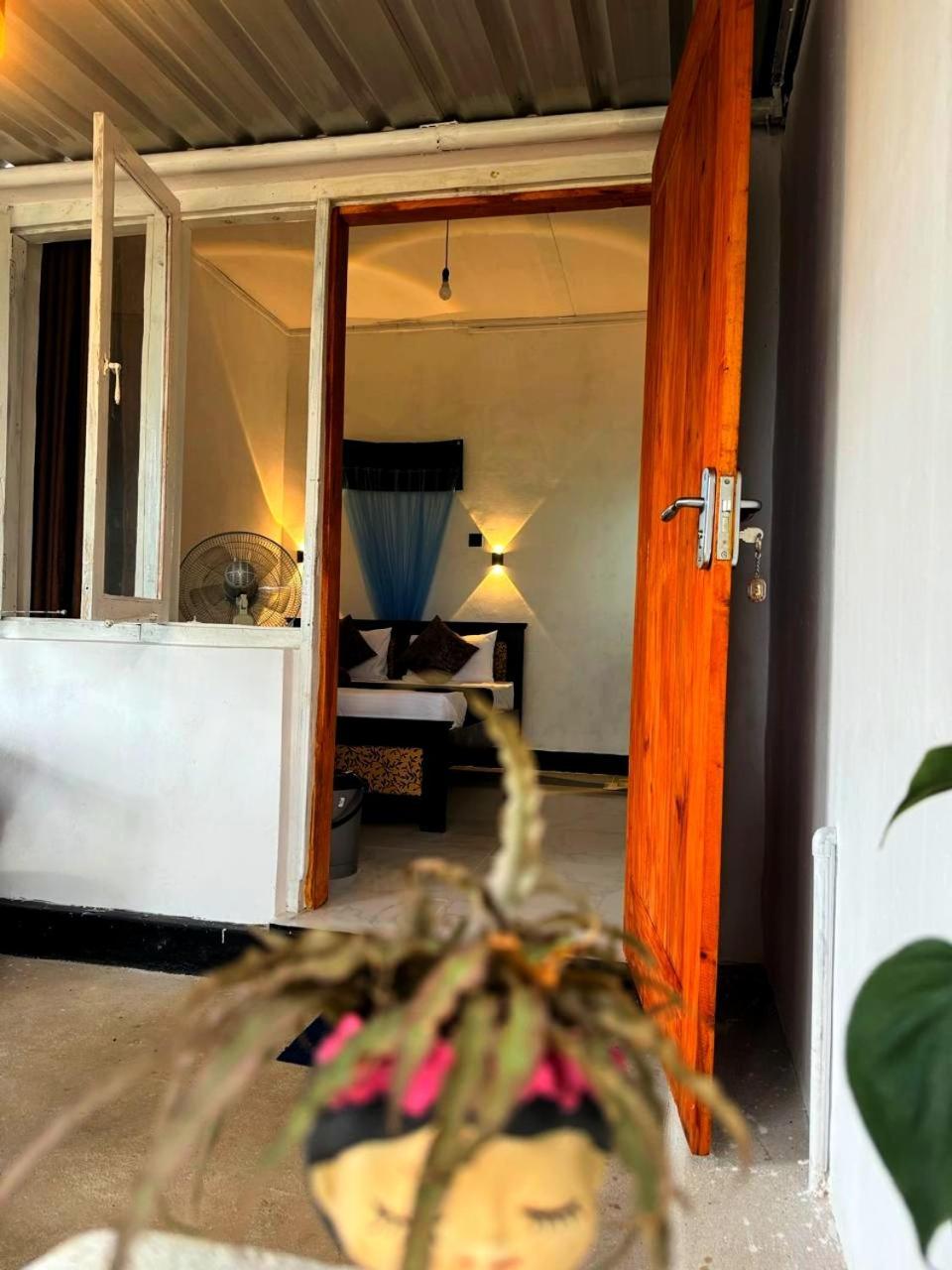 Fly Infinity - Home Stay Kandy Bagian luar foto